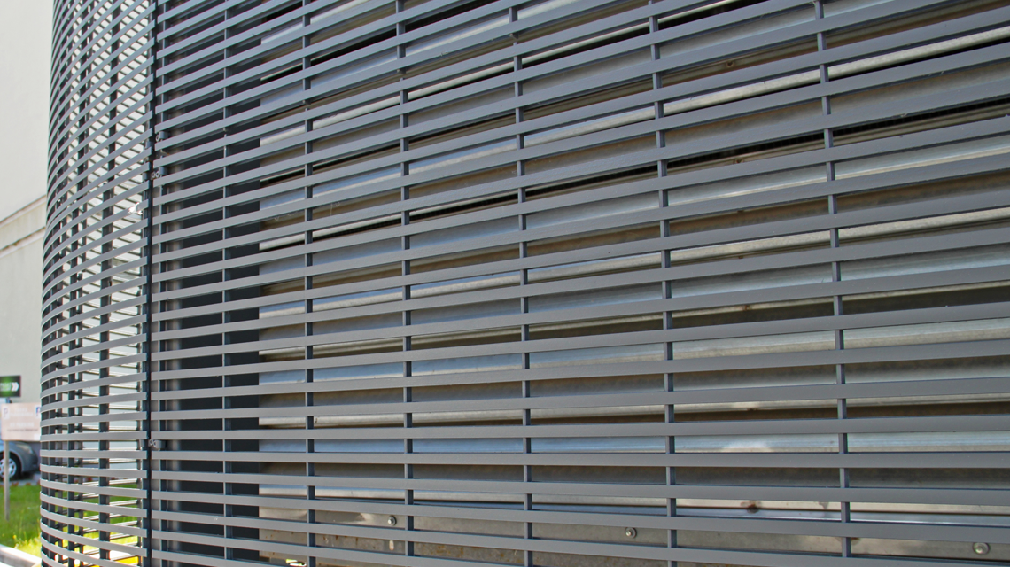 façade architecturale en maille métallique slot radius grille électro soudée INOX www.maillemetaldesign.fr 