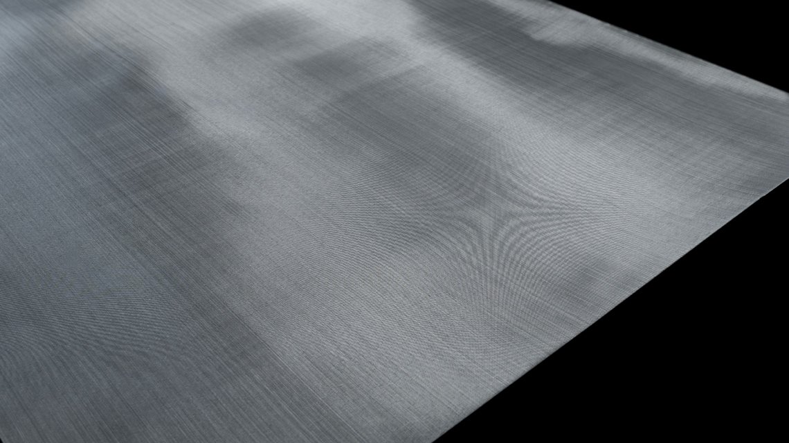 Maille métallique fine pour l'architecture et le design @maillemetaldesign - <p>maille métallique architecture intérieure et design pour l’habillage mural, plafond, luminaire, rideau, mobilier design <a href=