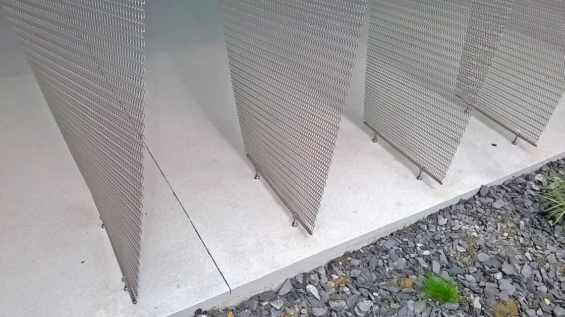Maille métallique spiralée ions MIES @maillemetaldesign - <p>maille métallique inox architecturale en façade <a href=