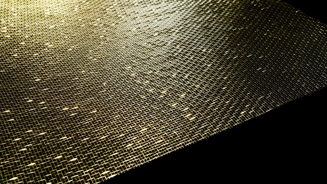 Maille métallique fine pour l'architecture et le design @maillemetaldesign - <p>maille métallique architecture intérieure et design pour l’habillage mural, plafond, luminaire, rideau, mobilier design <a href=