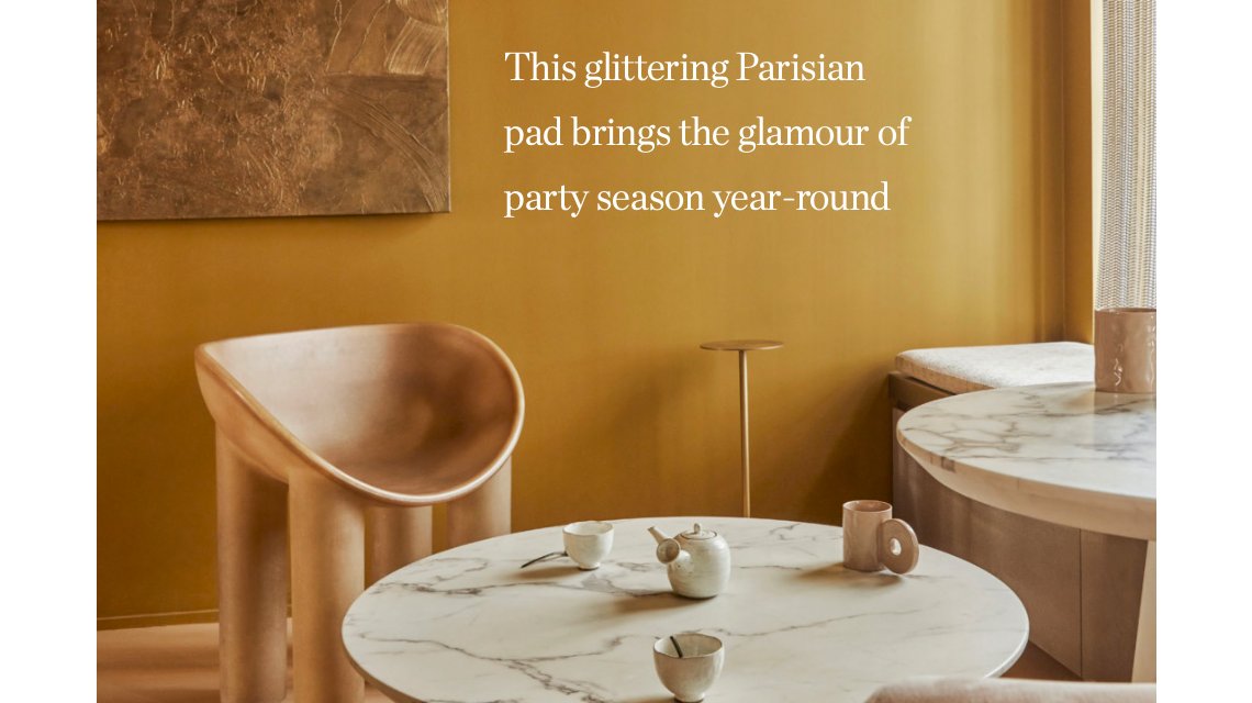 Marie Claire Maison – Rideau en maille métallique inox en architecture intérieure - <p>Intérieur parisien signé Laurence Simoncini Decoration, publié dans Marie Claire Maison. Un rideau en maille métallique inox structure l’espace, filtre la lumière et apporte une dimension textile et chaleureuse au métal.</p>